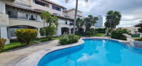 CASCADAS, spacious villa with workspace, pool & fast Wi-Fi